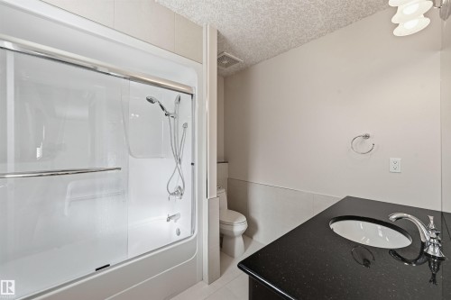 872 Hollands Landing, Edmonton, AB - Indoor Photo Showing Bathroom
