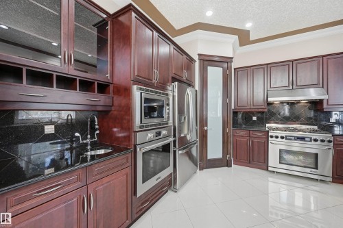 872 Hollands Landing, Edmonton, AB - Indoor Photo Showing Kitchen