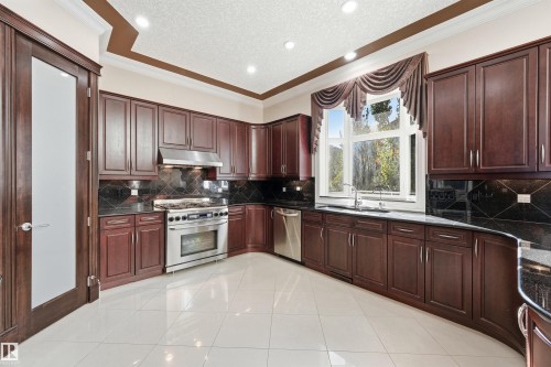 872 Hollands Landing, Edmonton, AB - Indoor Photo Showing Kitchen
