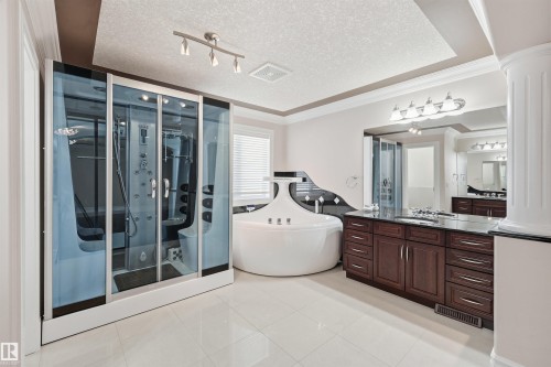 872 Hollands Landing, Edmonton, AB - Indoor Photo Showing Bathroom