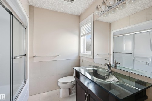 872 Hollands Landing, Edmonton, AB - Indoor Photo Showing Bathroom