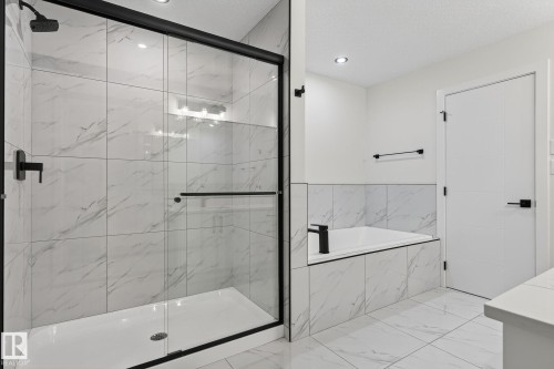 136 Wyatt Ridge, Fort Saskatchewan, AB - Indoor Photo Showing Bathroom