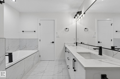 136 Wyatt Ridge, Fort Saskatchewan, AB - Indoor Photo Showing Bathroom