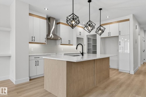 136 Wyatt Ridge, Fort Saskatchewan, AB - Indoor Photo Showing Kitchen With Upgraded Kitchen