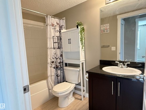 117 18122 77 St Nw, Edmonton, AB - Indoor Photo Showing Bathroom
