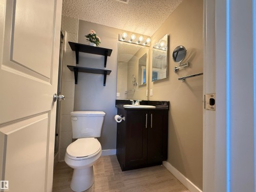 117 18122 77 St Nw, Edmonton, AB - Indoor Photo Showing Bathroom