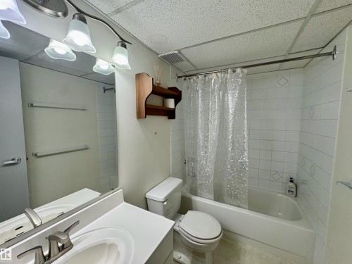 Bsmt 5508 90A Avenue, Edmonton, AB - Indoor Photo Showing Bathroom