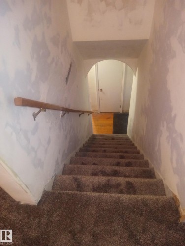 11235 95 Street Nw, Edmonton, AB - Indoor Photo Showing Other Room