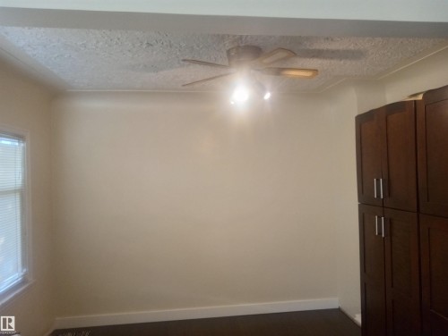 11235 95 Street Nw, Edmonton, AB - Indoor Photo Showing Other Room