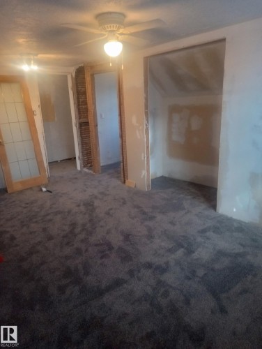 11235 95 Street Nw, Edmonton, AB - Indoor Photo Showing Other Room