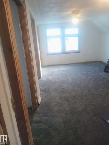 11235 95 Street Nw, Edmonton, AB - Indoor Photo Showing Other Room