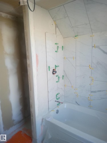 11235 95 Street Nw, Edmonton, AB - Indoor Photo Showing Bathroom