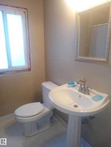 11235 95 Street Nw, Edmonton, AB - Indoor Photo Showing Bathroom