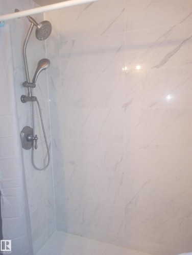 11235 95 Street Nw, Edmonton, AB - Indoor Photo Showing Bathroom