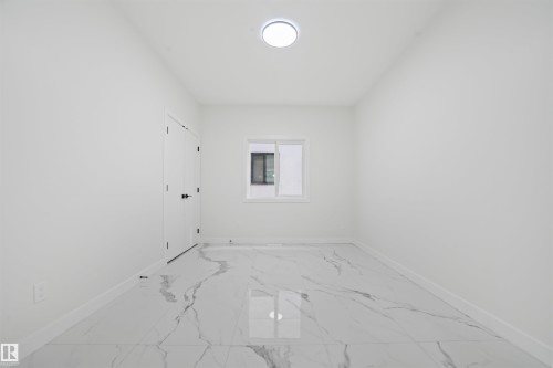 216 33 Street, Edmonton, AB - Indoor Photo Showing Other Room