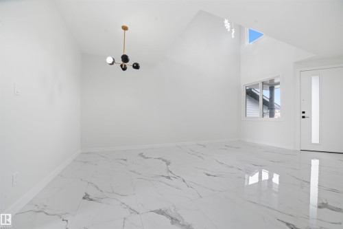 216 33 Street, Edmonton, AB - Indoor Photo Showing Other Room