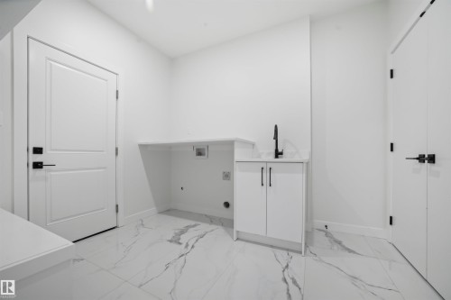 216 33 Street, Edmonton, AB - Indoor Photo Showing Other Room