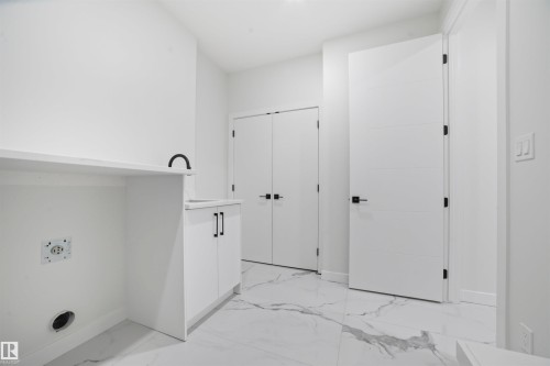 216 33 Street, Edmonton, AB - Indoor Photo Showing Other Room