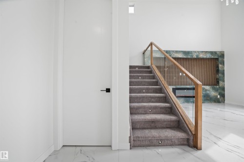 216 33 Street, Edmonton, AB - Indoor Photo Showing Other Room