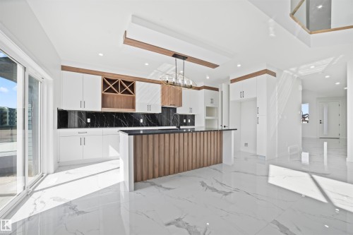 216 33 Street, Edmonton, AB - Indoor Photo Showing Kitchen