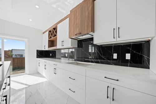 216 33 Street, Edmonton, AB - Indoor Photo Showing Other Room