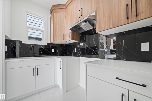 216 33 Street, Edmonton, AB - Indoor Photo Showing Kitchen