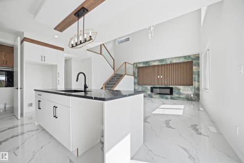 216 33 Street, Edmonton, AB - Indoor Photo Showing Kitchen