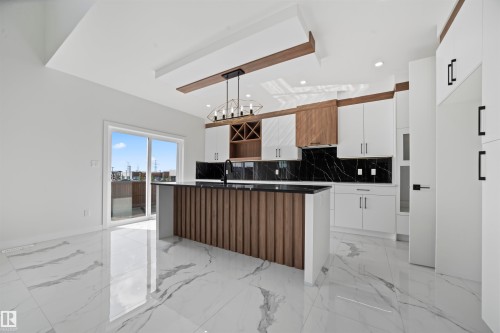 216 33 Street, Edmonton, AB - Indoor Photo Showing Kitchen