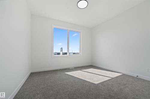 216 33 Street, Edmonton, AB - Indoor Photo Showing Other Room