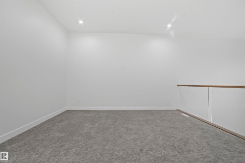 216 33 Street, Edmonton, AB - Indoor Photo Showing Other Room