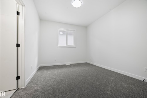 216 33 Street, Edmonton, AB - Indoor Photo Showing Other Room