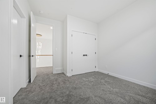 216 33 Street, Edmonton, AB - Indoor Photo Showing Other Room