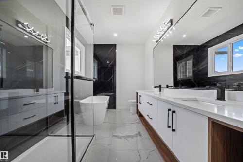 216 33 Street, Edmonton, AB - Indoor Photo Showing Bathroom
