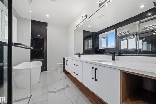 216 33 Street, Edmonton, AB - Indoor Photo Showing Bathroom
