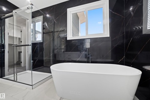 216 33 Street, Edmonton, AB - Indoor Photo Showing Bathroom