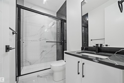 216 33 Street, Edmonton, AB - Indoor Photo Showing Bathroom