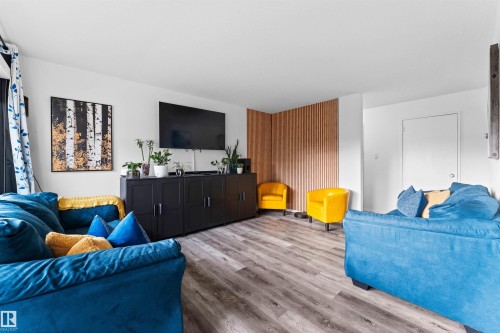 207 11430 40 AV  Edmonton, AB T6J 0R5