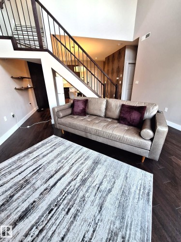 50 11518 76 Avenue, Edmonton, AB - Indoor Photo Showing Living Room