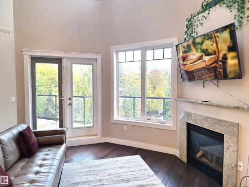 50 11518 76 Avenue, Edmonton, AB - Indoor Photo Showing Living Room With Fireplace