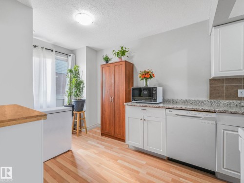 103 Cornell Court, Edmonton, AB - Indoor Photo Showing Kitchen