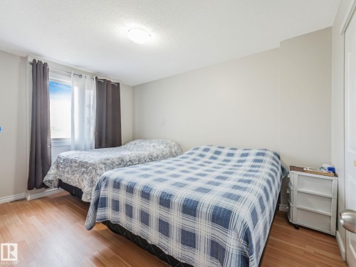 103 Cornell Court, Edmonton, AB - Indoor Photo Showing Bedroom