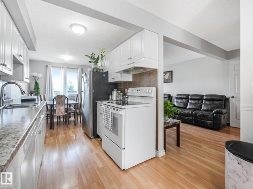 103 Cornell Court, Edmonton, AB - Indoor Photo Showing Kitchen