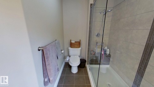 11628 16 Avenue Sw, Edmonton, AB - Indoor Photo Showing Bathroom