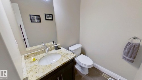 11628 16 Avenue Sw, Edmonton, AB - Indoor Photo Showing Bathroom