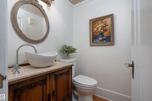 10015 97 Avenue, Edmonton, AB - Indoor Photo Showing Bathroom