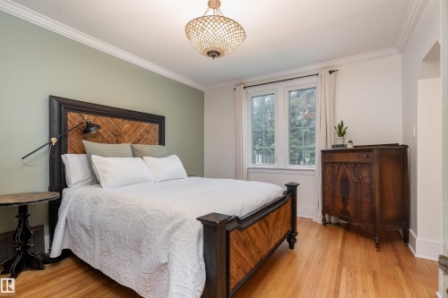 10015 97 Avenue, Edmonton, AB - Indoor Photo Showing Bedroom