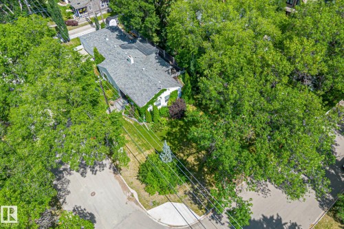 10405 Glenora Crescent, Edmonton, AB - Outdoor