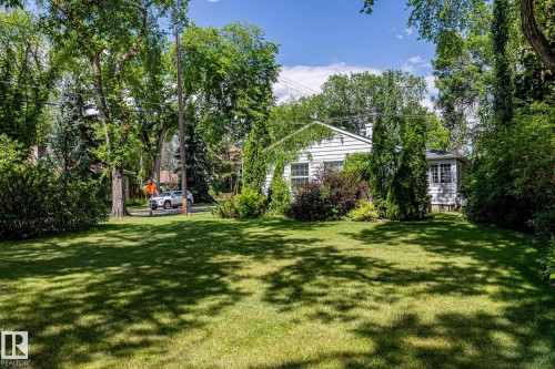 10405 Glenora Crescent, Edmonton, AB - Outdoor