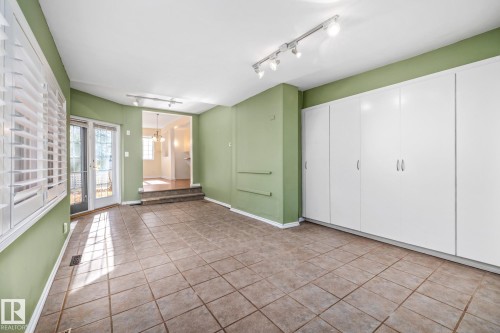 10405 Glenora Crescent, Edmonton, AB - Indoor Photo Showing Other Room