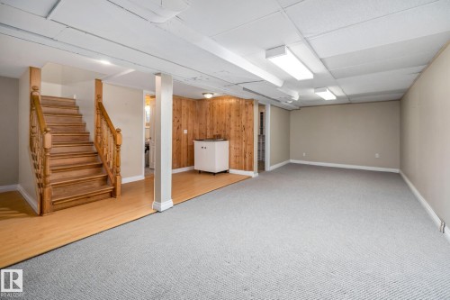 10405 Glenora Crescent, Edmonton, AB - Indoor